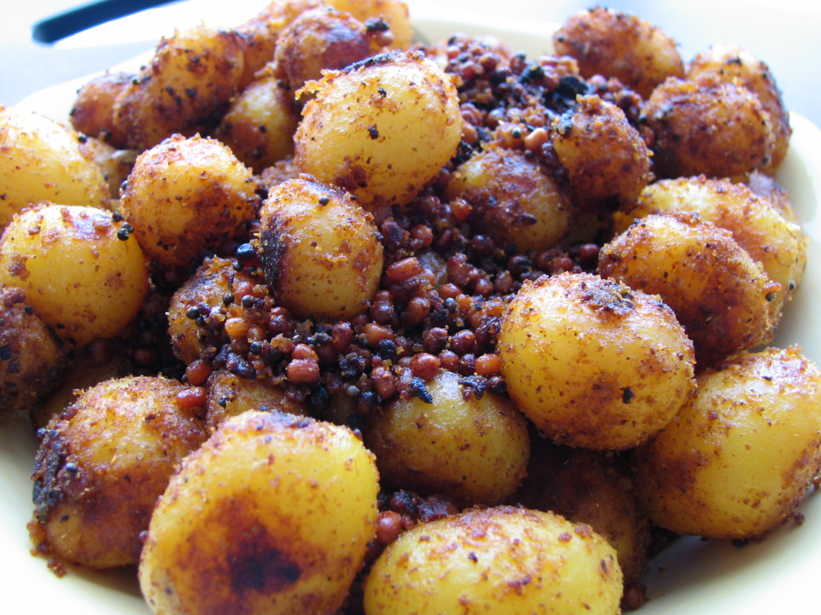 Vaazhai Ilai Roasted Petite Golden Potatoes