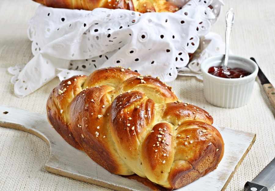 Versatile Vegetarian Kitchen Anise Braid / Anise Bread