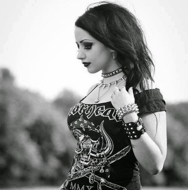 Pasa por aquí y conoce a la bella Dani Divine | Dani Divine