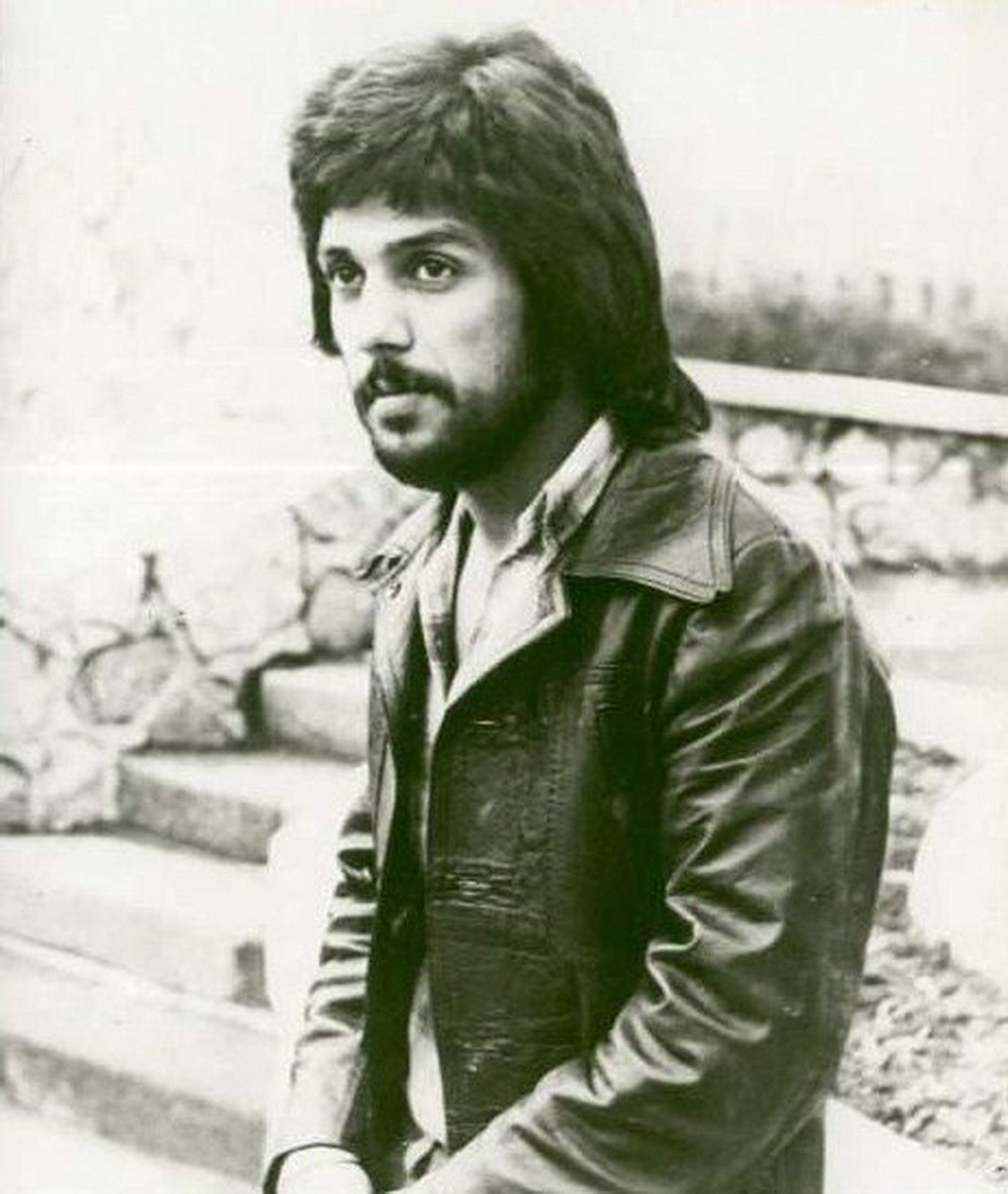 classify iranian singer dariush eghbali