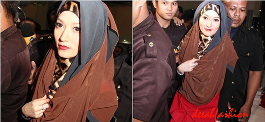 Jilbab Two Tone ala Lyra Virna Populer Jilbab Two Tone ala Lyra Virna Populer