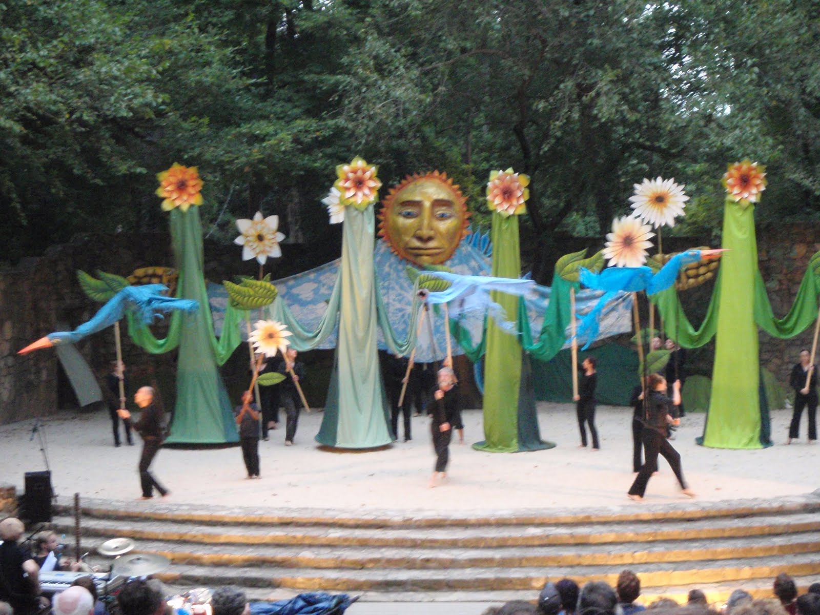 Notes from a Mom in Chapel Hill (A Guide) Paperhand Puppet