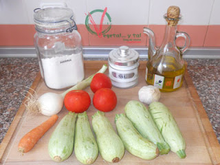 Ingredientes para los Calabacines con salsa de tomate gratinados.