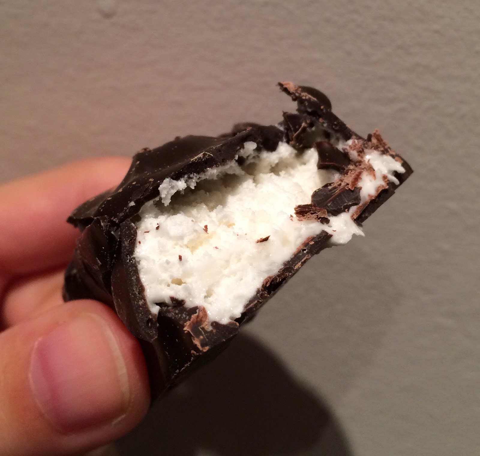 Russell Stover Coconut Cream Egg / ラッセル ストーヴァーのココナッツクリーム エッグ I'm Made