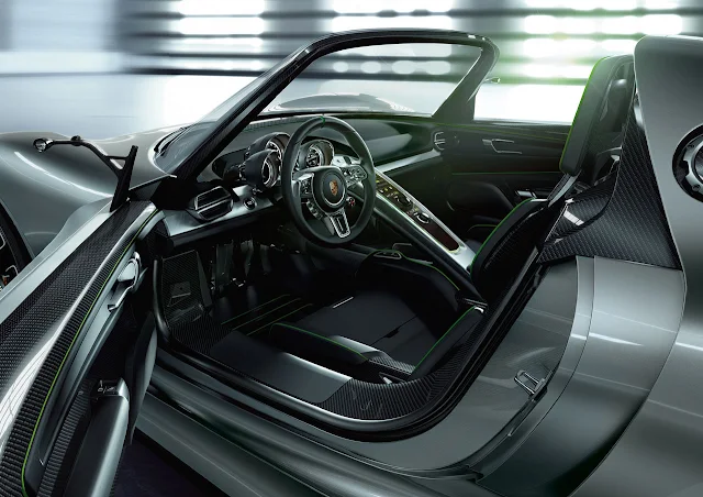 Porsche 918 Spyder Hybrid prototype side interior