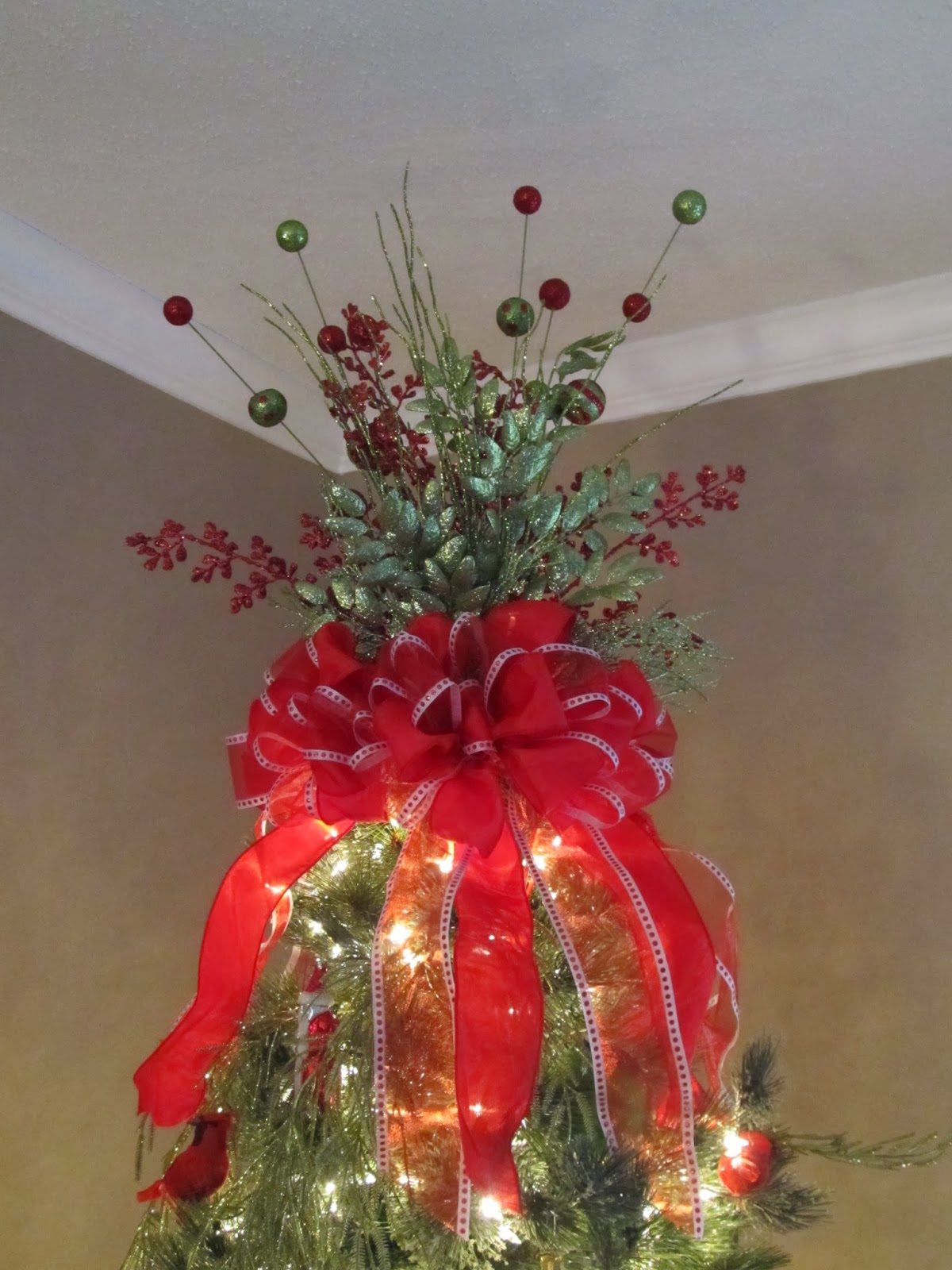 I Need Mom! Tree 2013 and Topper Tutorial