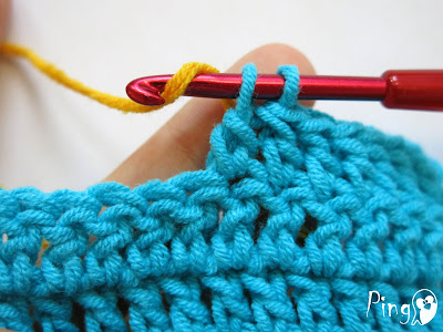 Changing Yarn in Double Crochet - step by step instruction by Pingo - The Pink Penguin