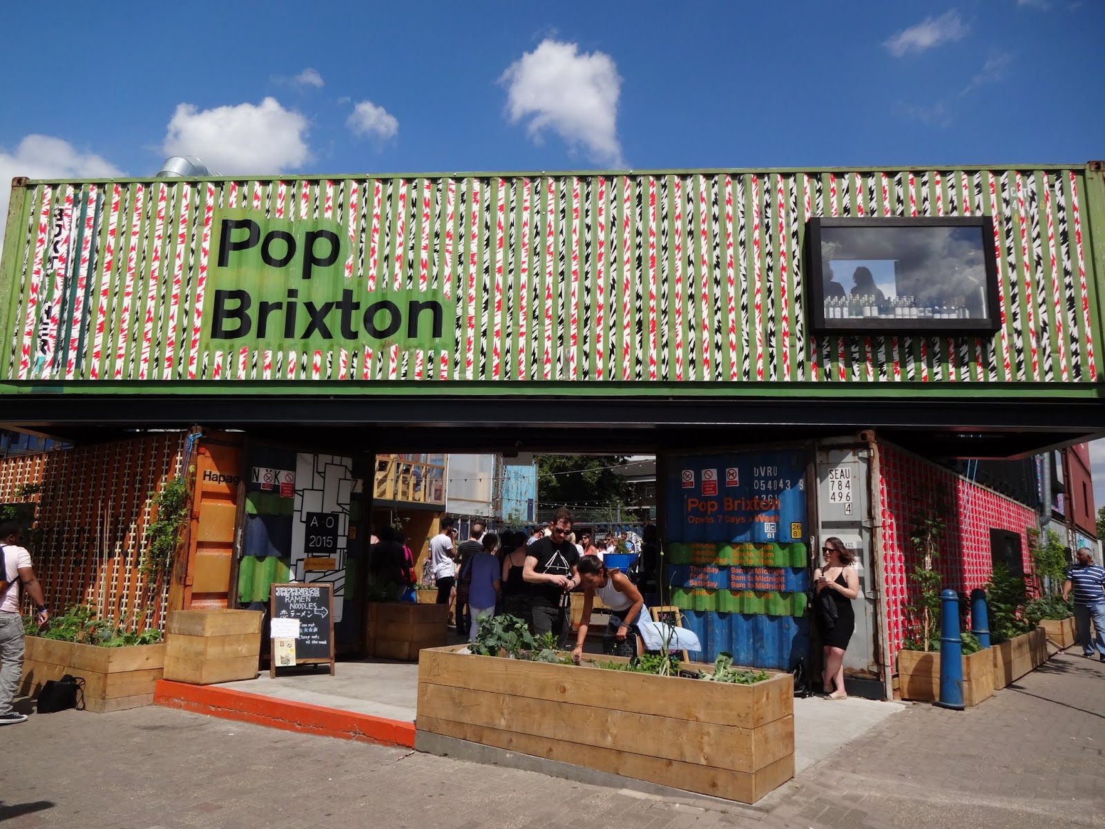 ロンドンもぐもぐログ 略してもぐログ ビール片手にマーケット散策 ブリクストンで夏を満喫