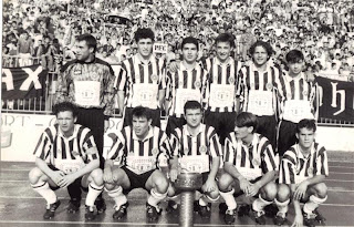SPORTSKA OPREMA KROZ ISTORIJU  Partizan+1992-93+sa+peharom