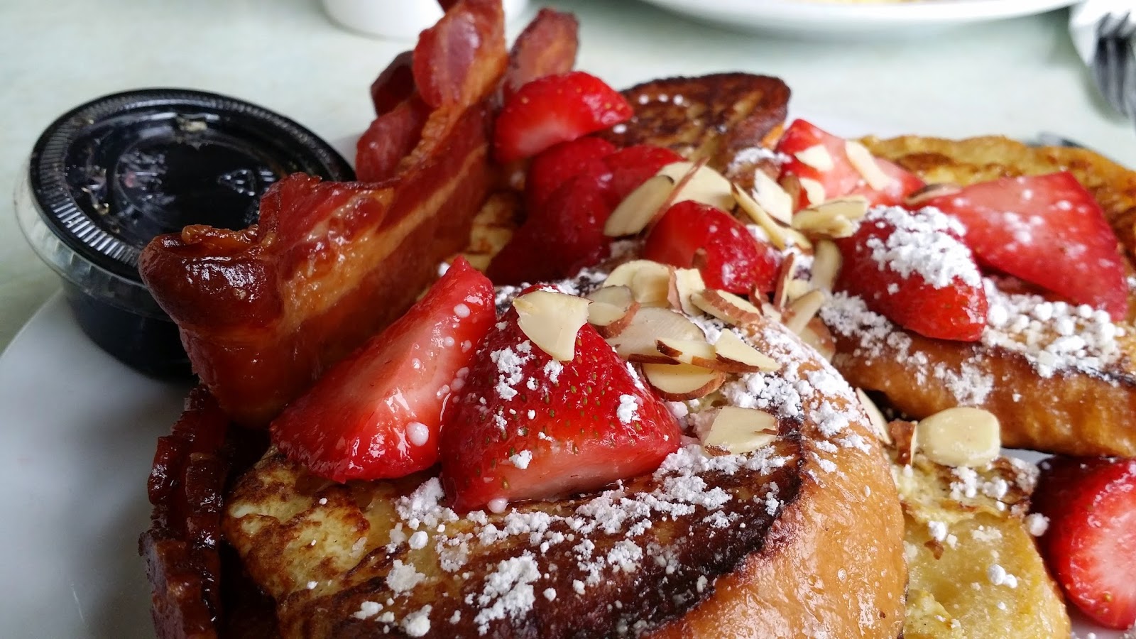 OUTDOOR BREAKFAST CHAMPAGNE BAKERY IRVINE EAT WITH HOP!