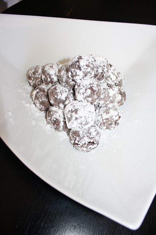 Cake Leftovers SolutionCake Balls!