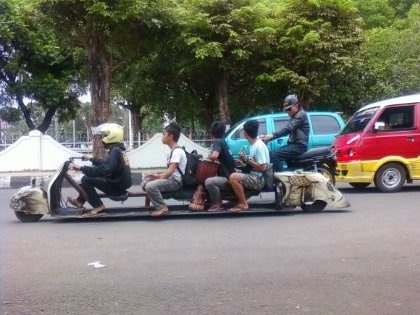 Foto Modifikasi Vespa Gembel Keren Unik Nyentrik - Variasi Motor Mobil