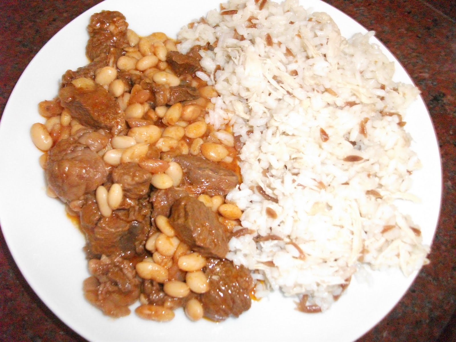 HAYATIN RENGİ TAVUKLU PİLAV VE KURU FASULYE