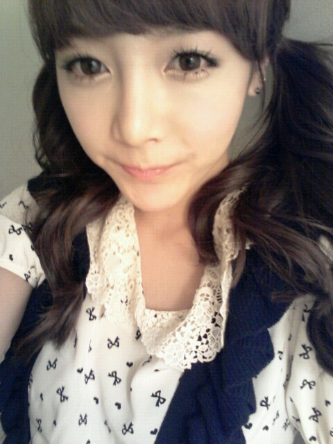 T-ara Qri and Soyeon's doll-like SelCas | T-ara World