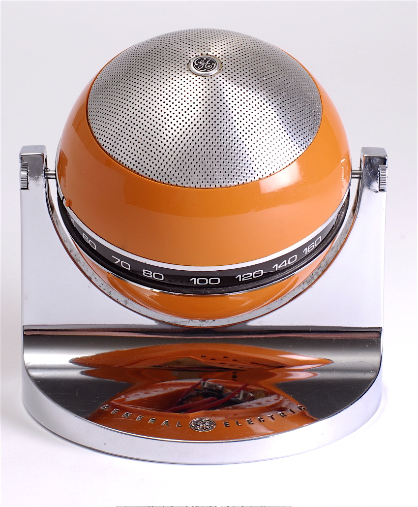 EARLY '70S RADIO Early '70s Transistor Radios