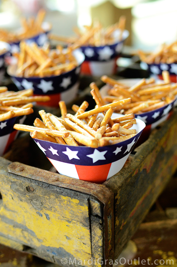 DIY Patriotic Snack Cups | Free 4th of July Printable from MardiGrasOultet.com