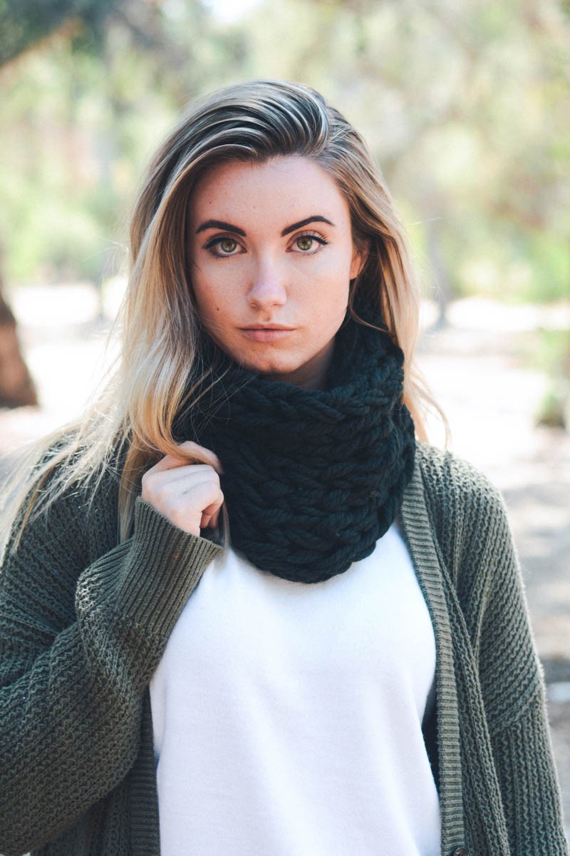 Fashion Accessories Guide For Women How to Wear a Snood In Winter