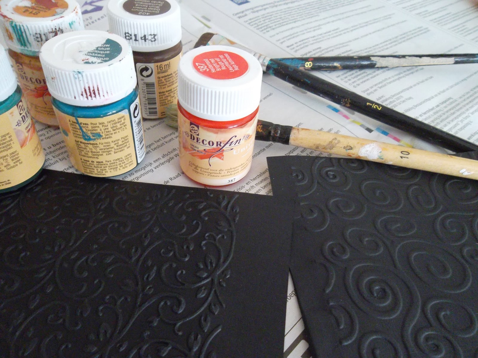Papier daar Embossing verftechniek tutorial/ Embossing acrylic paint
