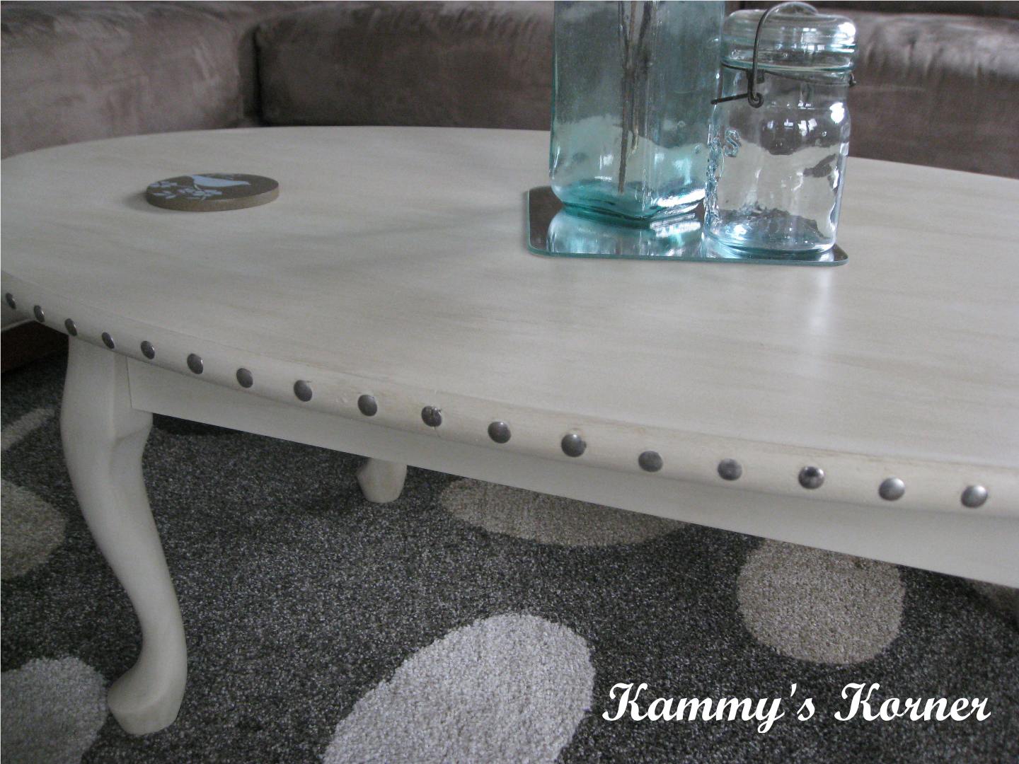 Kammy's Korner Making a Laminate Coffee Table BEAUTIFUL with Paint