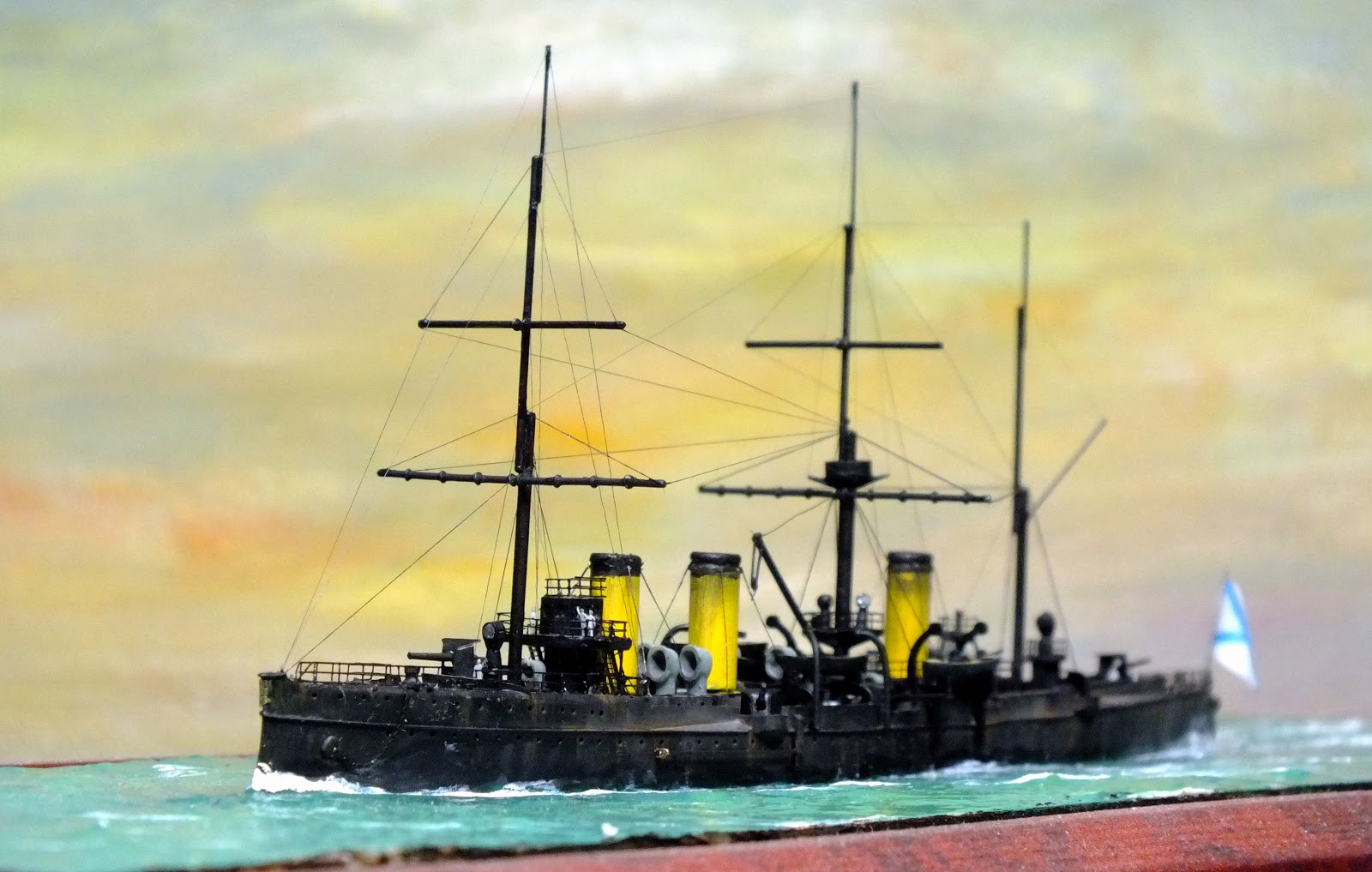 MODELSHIPS & WORLD IN SCALE Russian cruiser IIrang "Zhemchug", 1904.