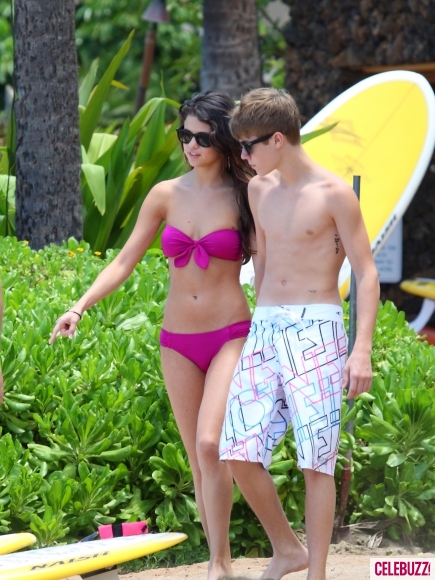 selena gomez and justin bieber 2011 in hawaii. 2011 Justin Bieber And Selena
