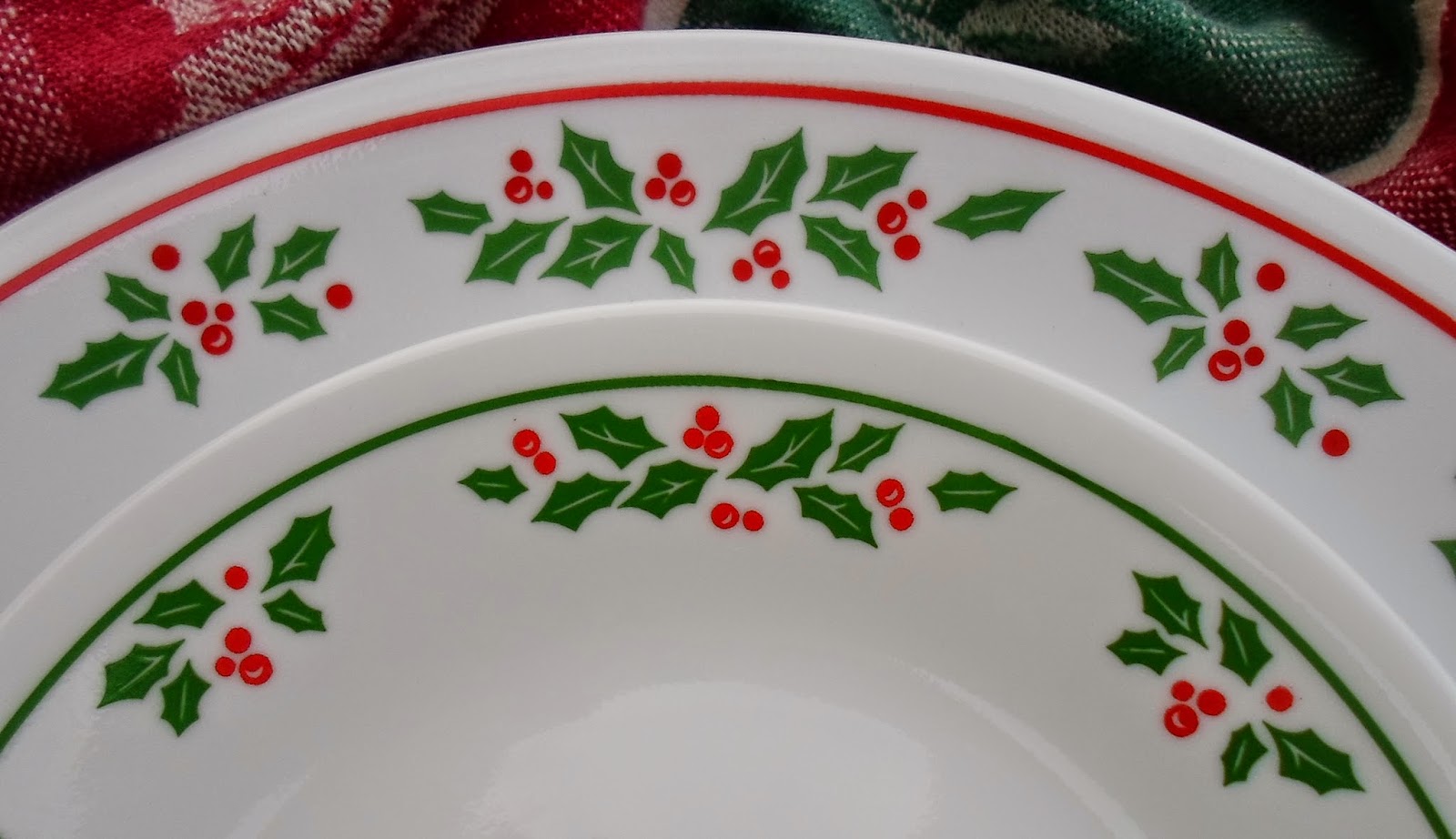 1 Corelle WINTER HOLLY 6 3/4" BREAD Dessert PLATE *CHRISTMAS Holiday Red Green 