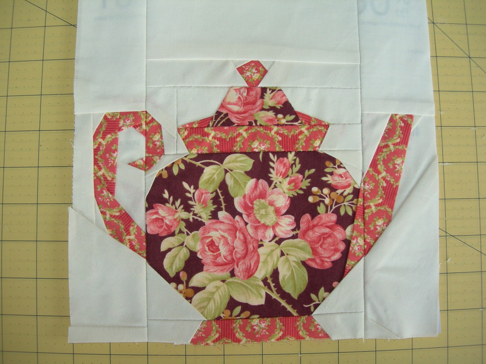 Susie's Sunroom Elegant Teapot Table Topper
