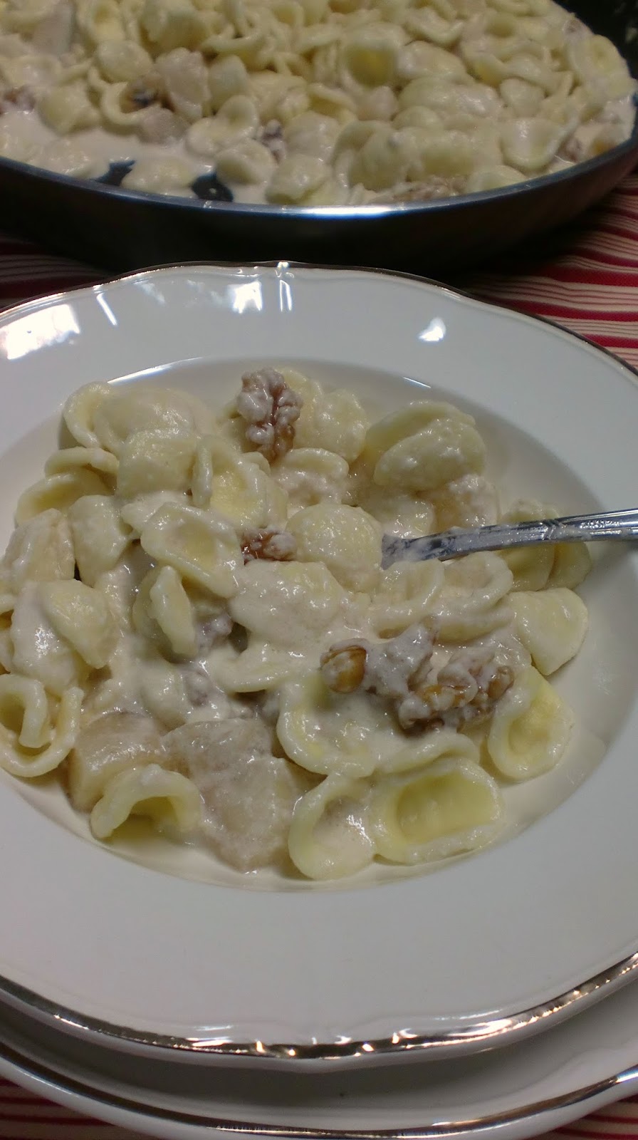 Orecchiette Con Peras A La Crema De Queso Provlone Y Nueces.
