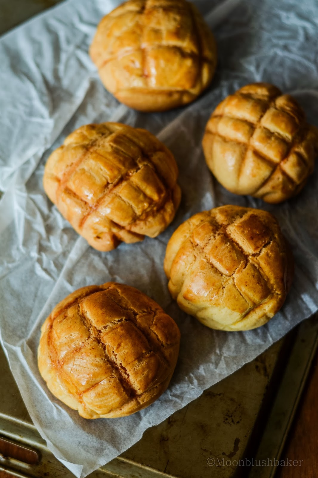 Words and photos united // Saffron and pumpkin melon pan (bread) The