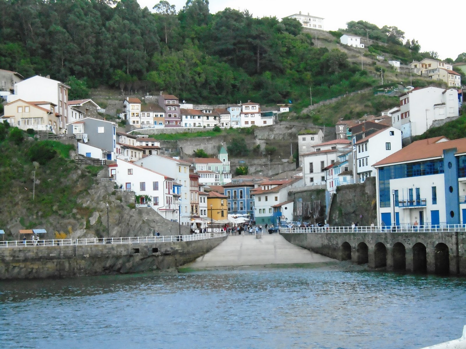 Las Cavernas El Tunel De Cudillero
