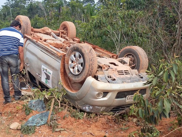 Carro do deputado estadual Lazinho da Fetagro capota perto de Manaus