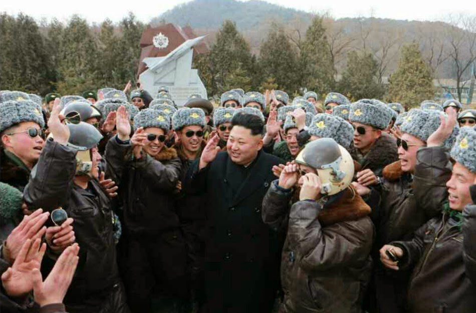النشاطات العسكريه للزعيم الكوري الشمالي كيم جونغ اون .......متجدد  - صفحة 2 Kim%2BJong-un%2Bvisited%2Bthe%2BKorean%2BPeople's%2BArmy%2BGolden%2BHelmet%2Bforce%2B7