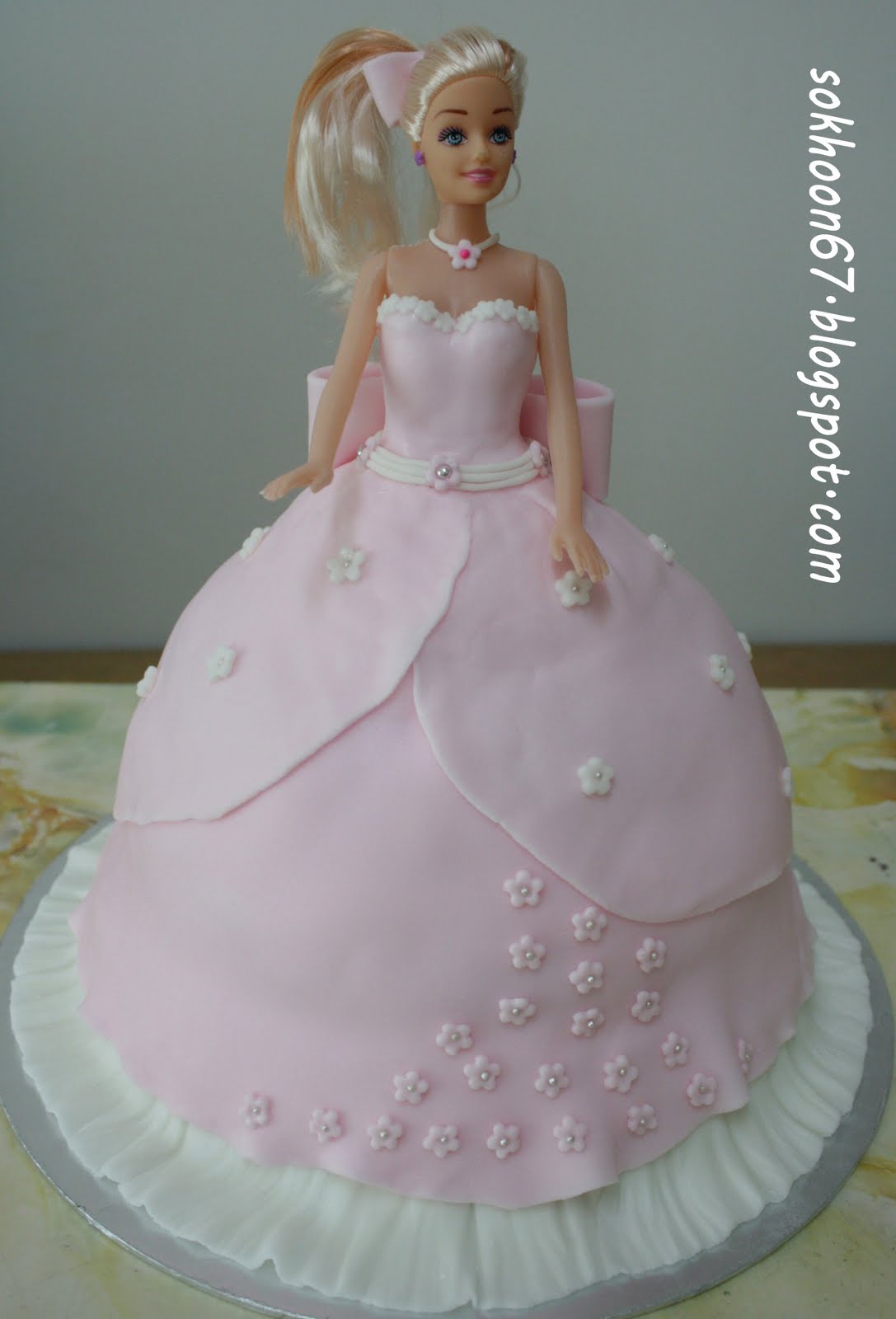 彩虹芭比公主蛋糕怎么做_彩虹芭比公主蛋糕的做法_豆果美食