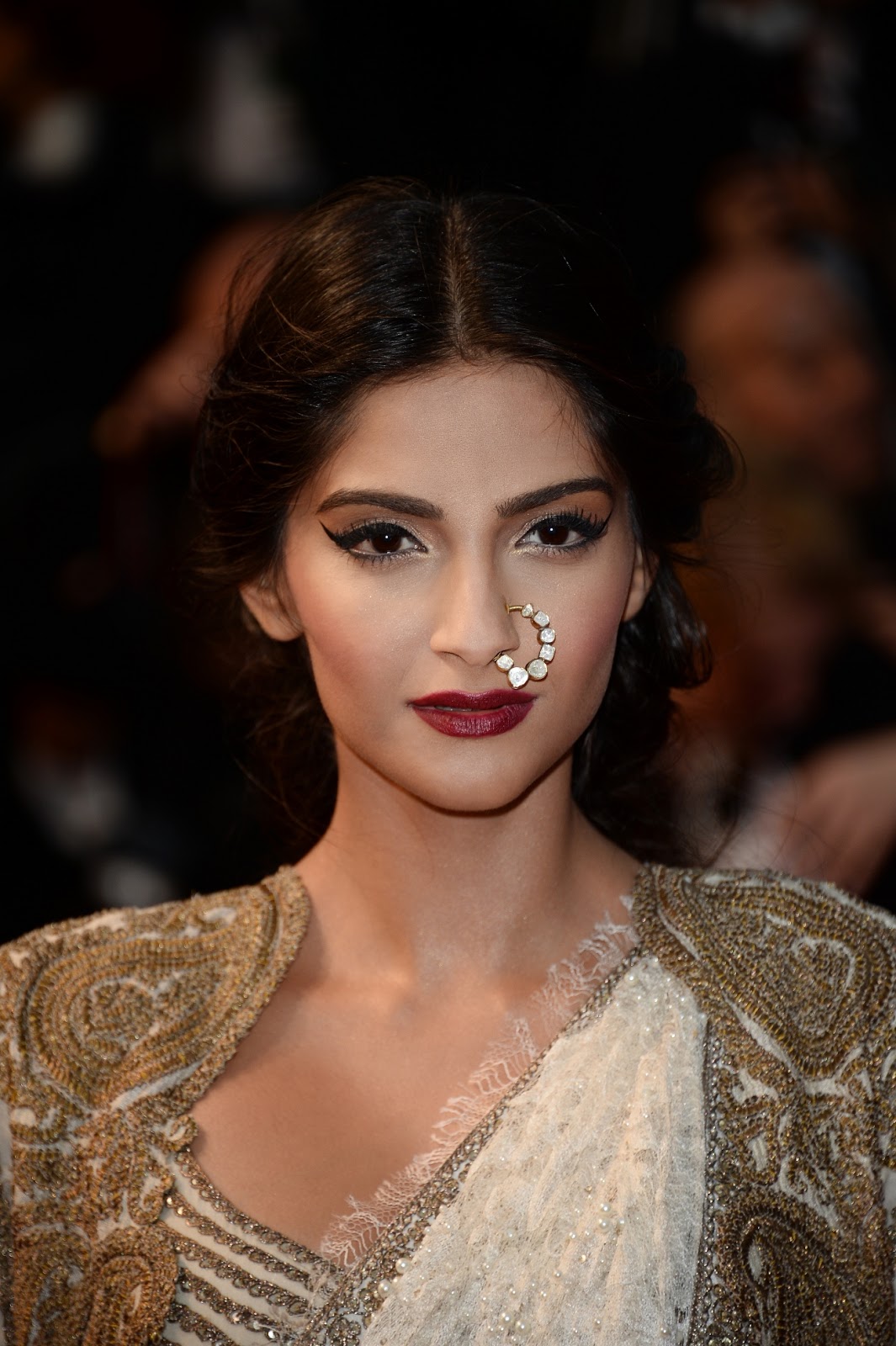 Sonam Kapoor Look Stunning In Anamika Khanna Gold and White Saree At The  Opening Ceremony Of 66th Cannes Film Festival 2013 | miss mander to you