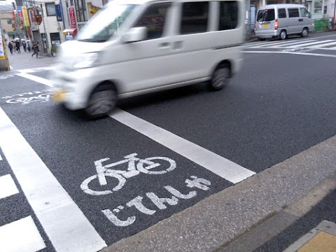 Tokyo Bicycle Commuters - Cut that out!