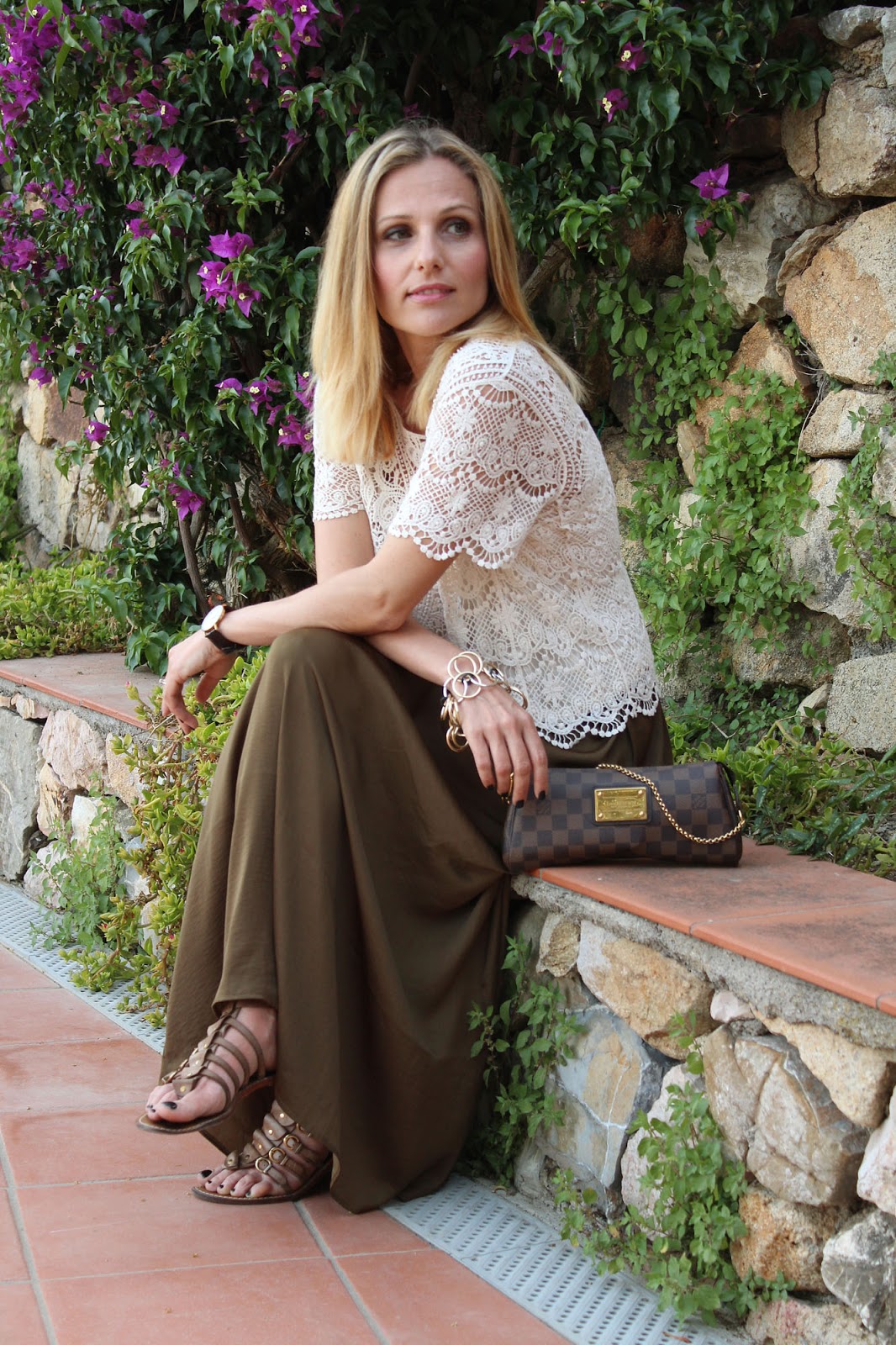 Eniwhere Fashion - Maxi skirt olive and lace top