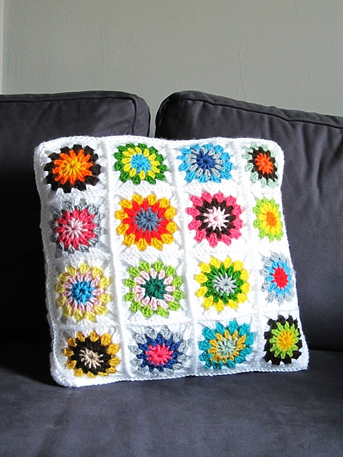 {Granny Square Pillow} Little Things Blogged