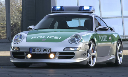 Mobil Polisi Porsche 911 Carrera S bisa memiliki top speed 186 mph dan mencapai 60 mph hanya dalam 4.5 detik.