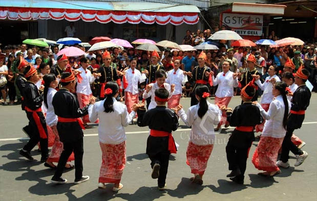  adalah salah satu tarian tradisional Indonesia yang berasal dari kebudayaan masyarakat et Tari Maengkat, Sejarah, Gerakan, dan Pembahasan Lengkap
