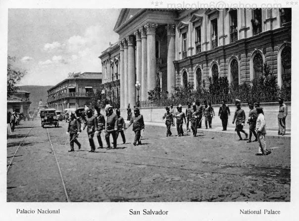 Vista frontal y Oriental del Palacio Nacional