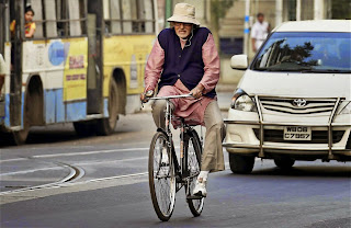 Amitabh Bachchan as Bhaskor Banerjee in Piku, paddling a bicycle in Kolkata, Directed by Shoojit Sircar