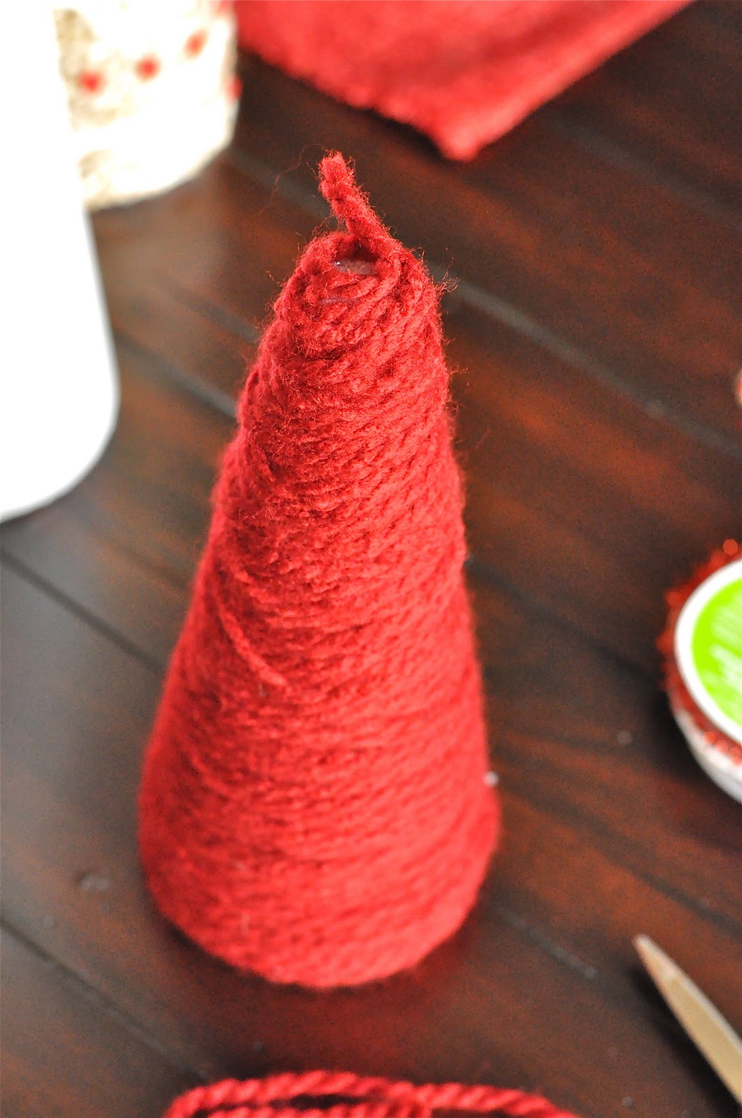 {TUTORIAL} yarn christmas tree tutorial