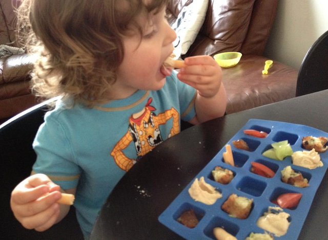 Natural Vegan Eco Mom: Raw vegan toddler snack ideas - Offering plate
