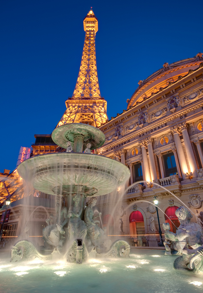 The Hopeful Traveler: Paris Las Vegas Hotel: La Fontaine des Mers