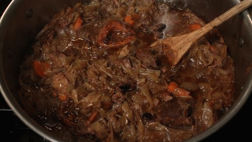 The 99 Cent Chef: Pasta alla Genovese (onion beef pasta sauce