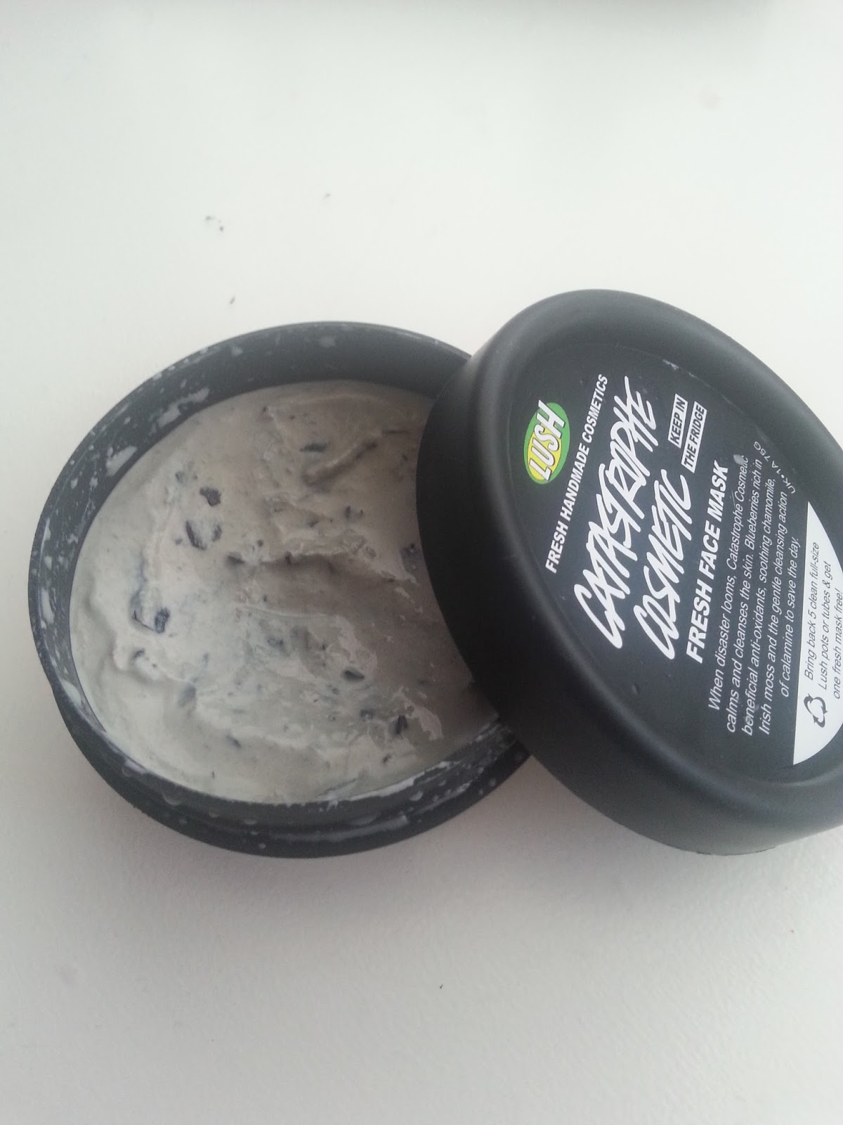 Lush Catastrophe Cosmetic Face Mask Review ♥ Class & Glitter