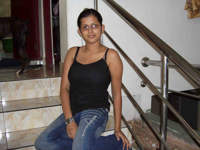 Sri Lankan unknown hot girl photos