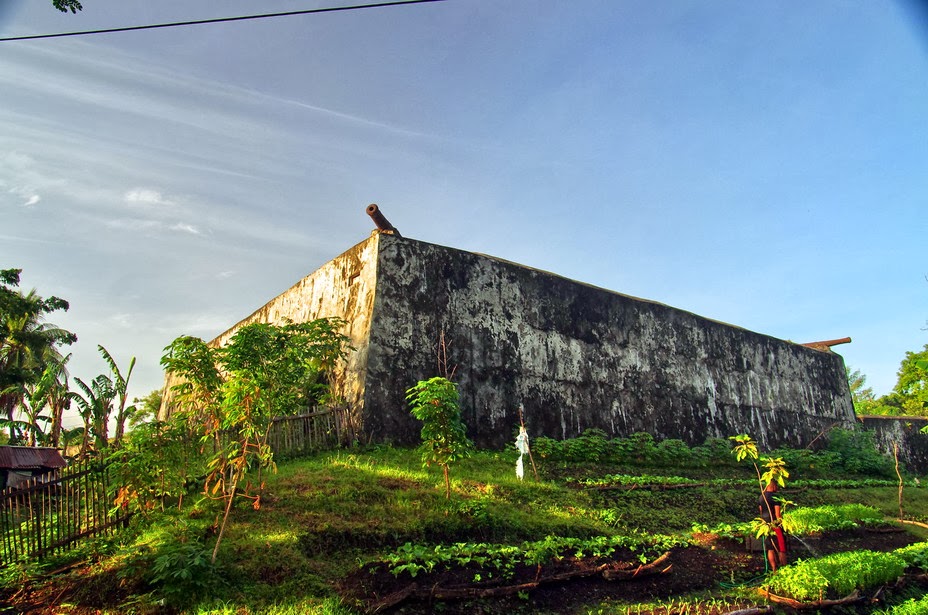 SATKER PENGELOLA HIBAH MCC BAPPENAS: Benteng Oranye : Kemegahan yang Merana
