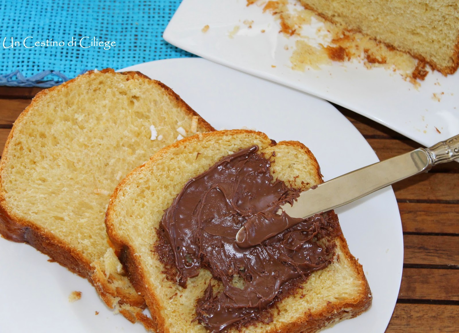 Un cestino di ciliege Pan Brioche con Farro Integrale e Miele!