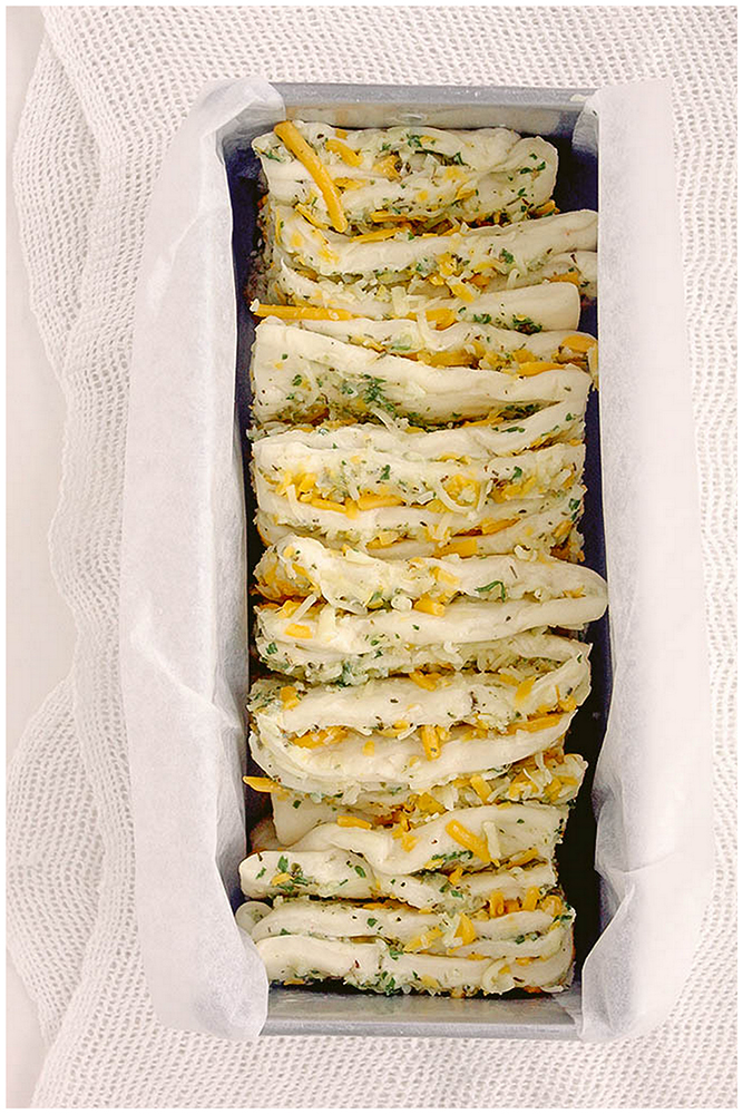Foodagraphy. By Chelle. Herb Garlic Butter Three Cheese PullApart Bread